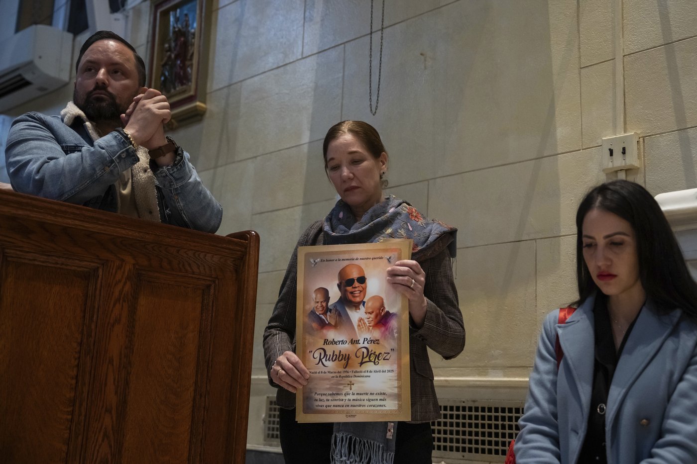 Mourners pay tribute to merengue icon Rubby Pérez, who died in the Dominican roof collapse | iNFOnews.ca