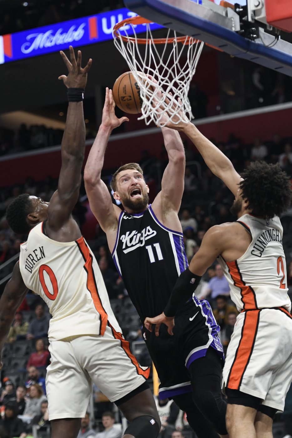 LaVine and DeRozan combine for 80 points in Kings win over the Pistons | iNFOnews.ca LaVine and DeRozan combine for 80 points in Kings win over the Pistons | iNFOnews.ca