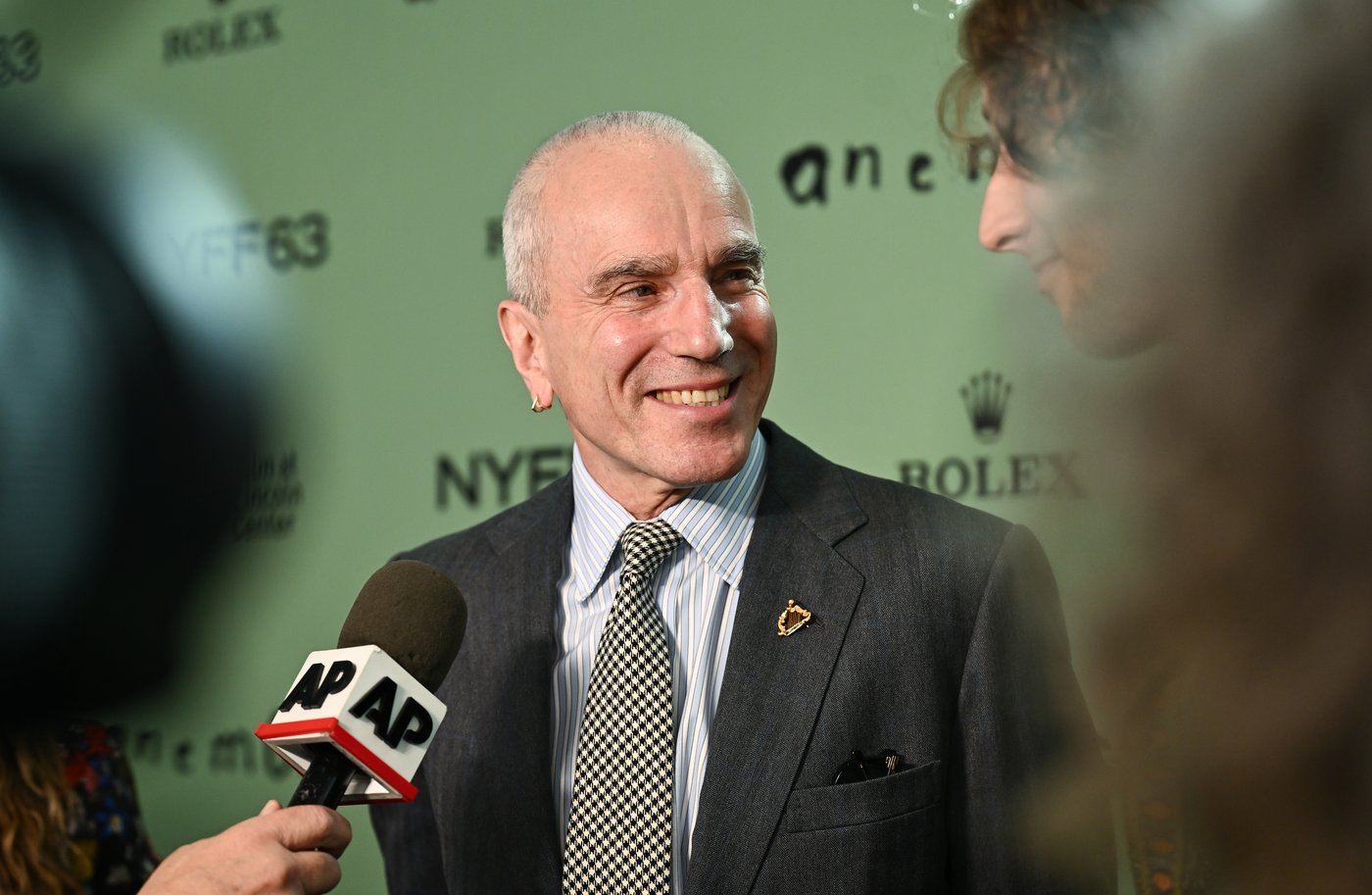 Daniel Day-Lewis, pulled out of retirement by his son, finds his acting fire still burns | iNFOnews.ca