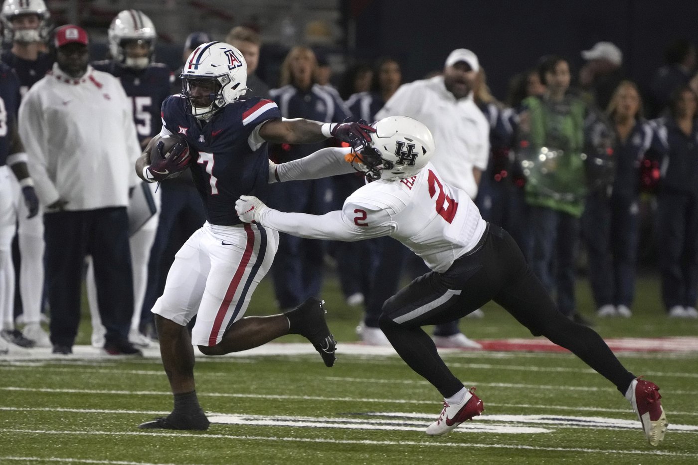 Noah Fifita throws for 2 TDs, Arizona ends 5-game losing streak with 27-3 win over Houston | iNFOnews.ca Noah Fifita throws for 2 TDs, Arizona ends 5-game losing streak with 27-3 win over Houston | iNFOnews.ca