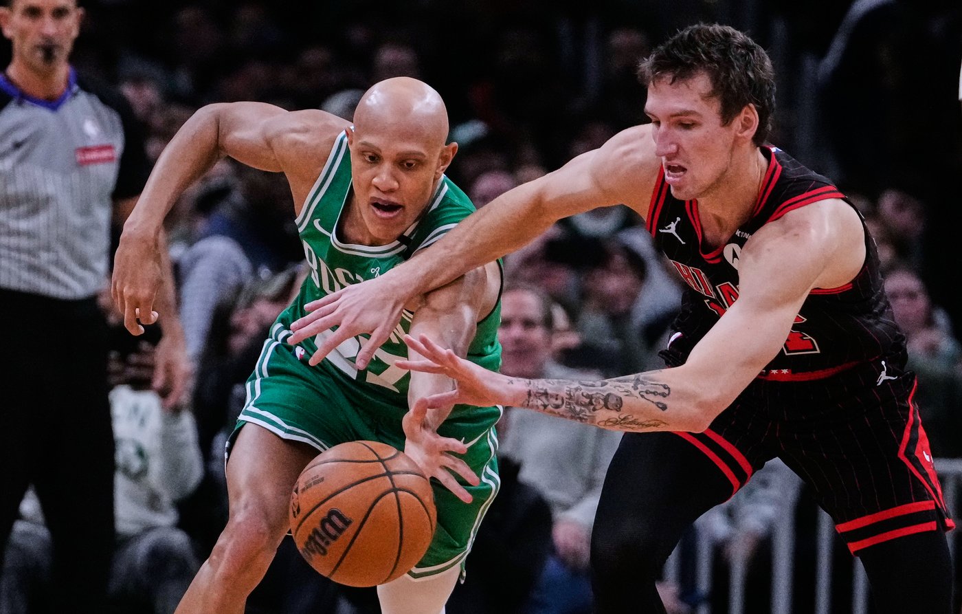 Pritchard scores 28 points and has red-hot 3rd quarter to carry Celtics to 134-99 rout over Bulls | iNFOnews.ca