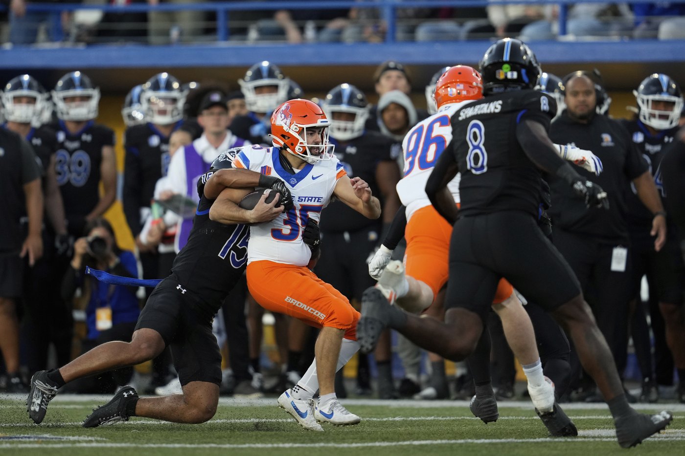 Ashton Jeanty runs for 159 yards and 3 TDs as No. 13 Boise State beats San Jose State 42-21 | iNFOnews.ca