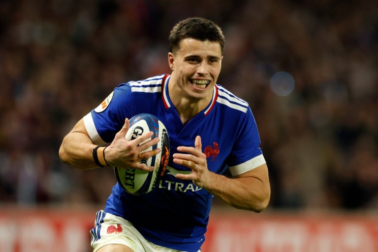 Six Nations favorite France scores 5 tries in 33-8 win against Italy despite some errors | iNFOnews.ca