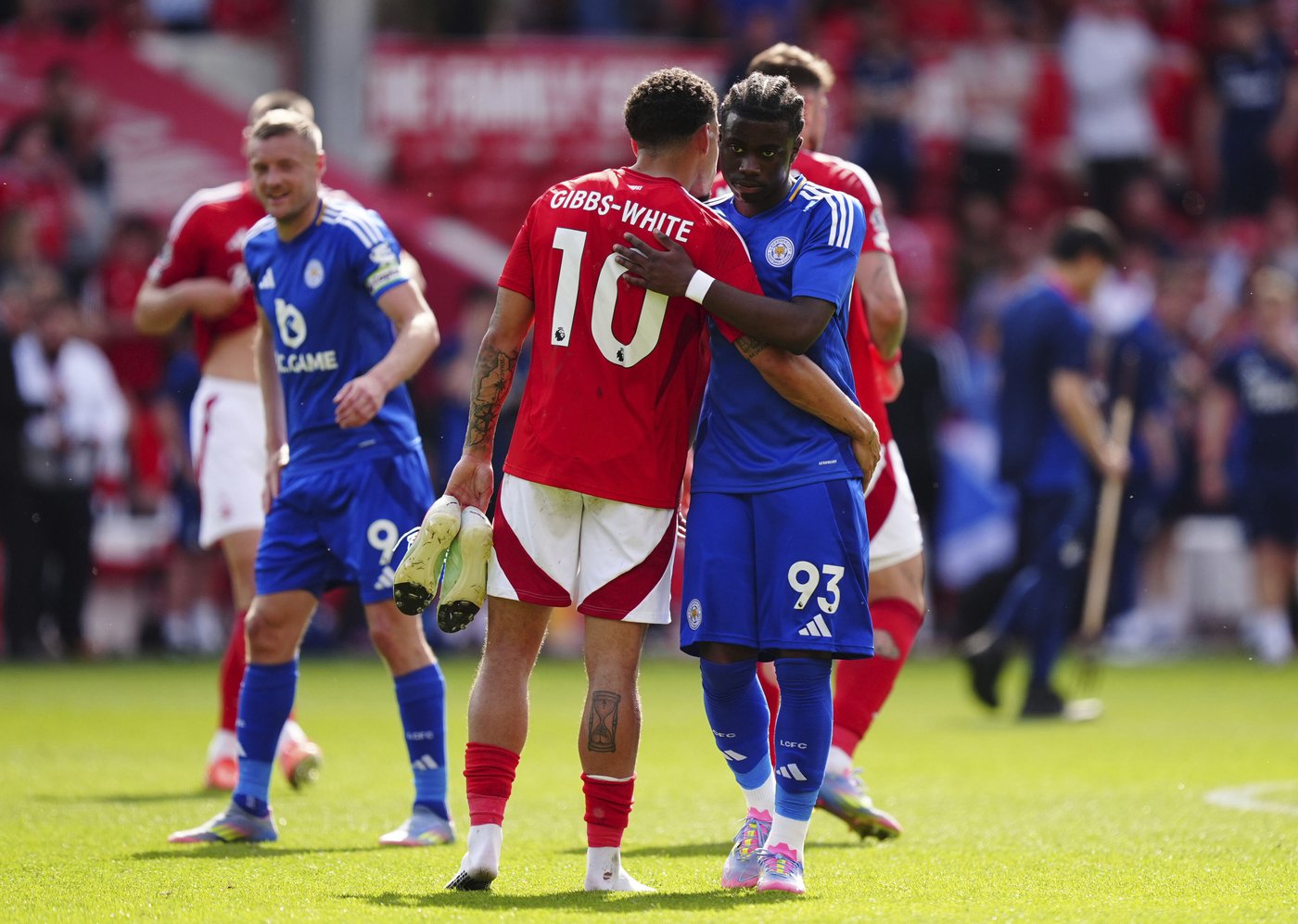 Nottingham Forest owner Marinakis appears to remonstrate with his own coach after shock draw | iNFOnews.ca Nottingham Forest owner Marinakis appears to remonstrate with his own coach after shock draw | iNFOnews.ca