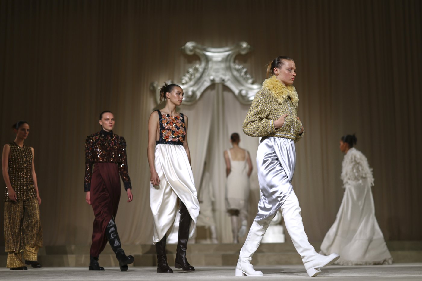 Chanel marks 110 years with style - and stars - by supersizing its couture salon in a palace | iNFOnews.ca