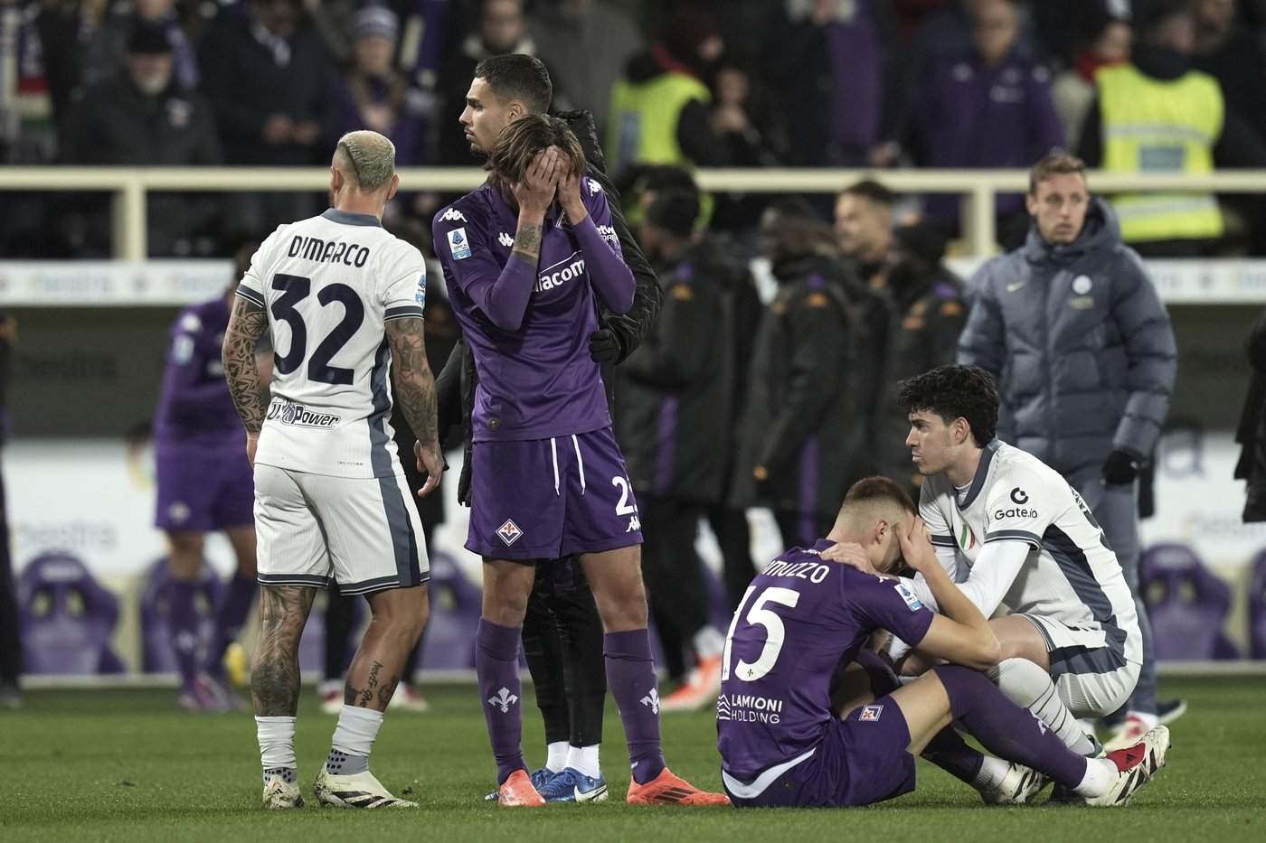 Fiorentina midfielder Edoardo Bove in medically induced coma after collapsing in Italian soccer game | iNFOnews.ca Fiorentina midfielder Edoardo Bove in medically induced coma after collapsing in Italian soccer game | iNFOnews.ca