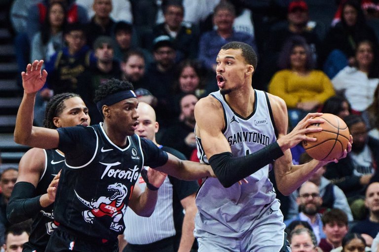 Devin Vassell's 21-point performance helps Spurs rally past Raptors 110-107 | iNFOnews.ca