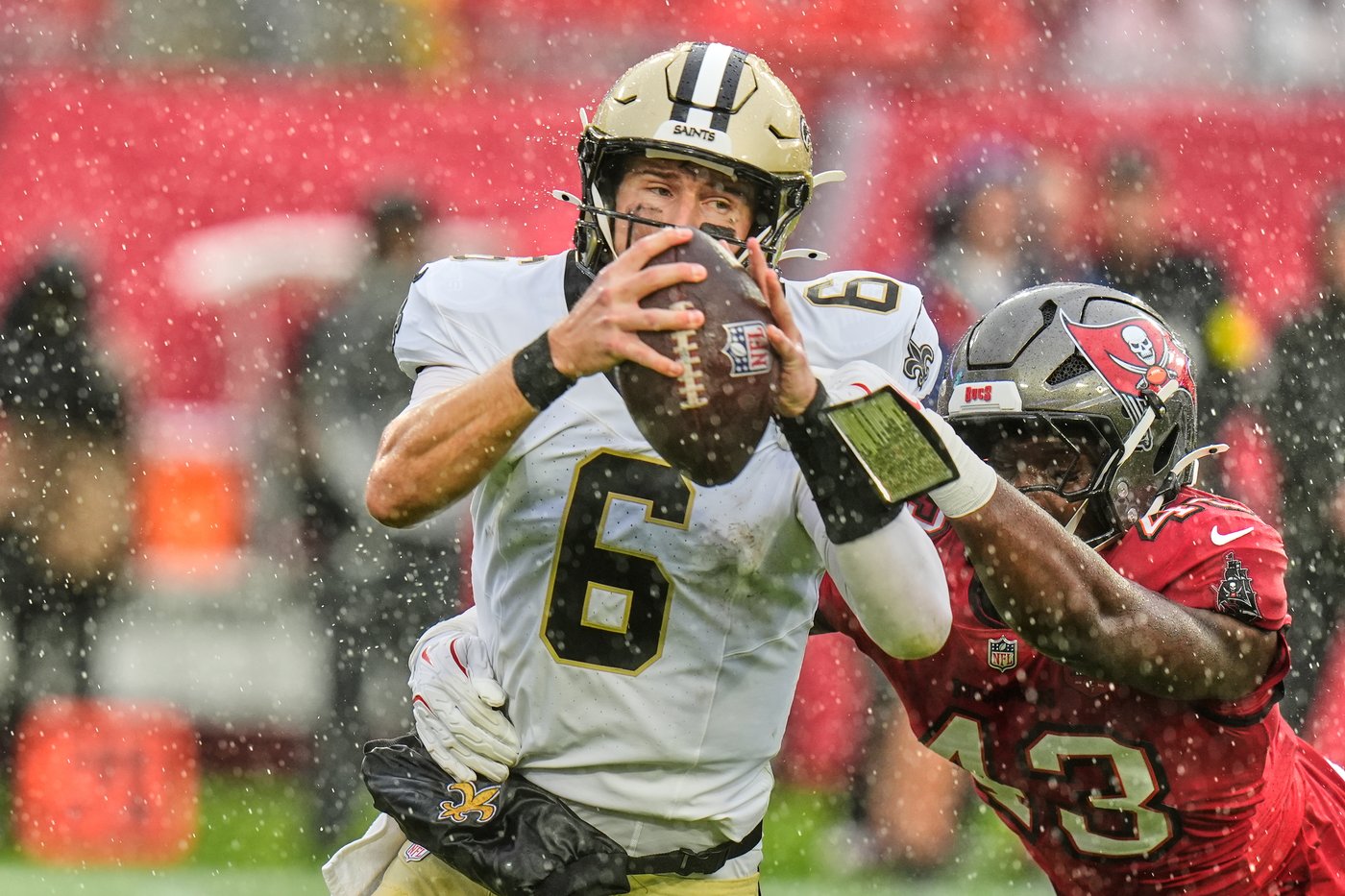 Rookie QB Tyler Shough's 2 TD runs lead Saints to a 24-20 upset of Buccaneers | iNFOnews.ca Rookie QB Tyler Shough's 2 TD runs lead Saints to a 24-20 upset of Buccaneers | iNFOnews.ca