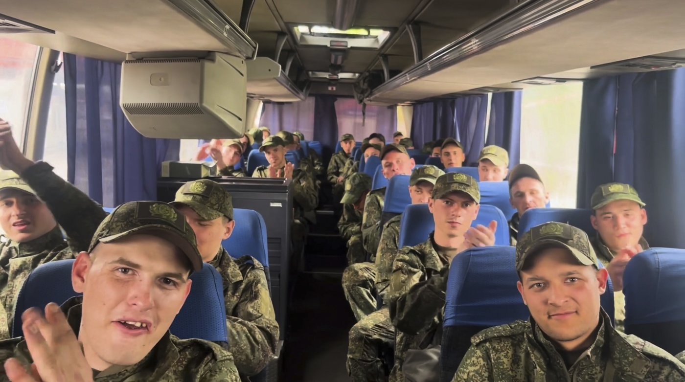 PHOTO COLLECTION: Russia Ukraine POW Exchange | iNFOnews.ca PHOTO COLLECTION: Russia Ukraine POW Exchange | iNFOnews.ca