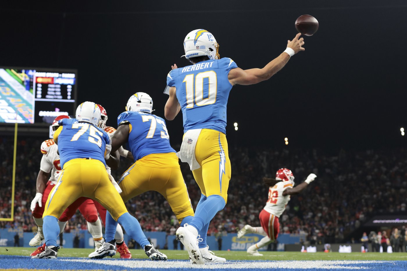 Top photos from Friday Night Football in Brazil where Chargers faced the Chiefs | iNFOnews.ca
