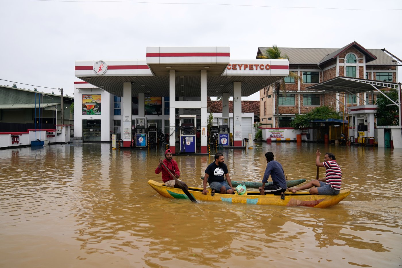 Death toll from floods and mudslides in Sri Lanka rises to 123, with 130 people still missing | iNFOnews.ca