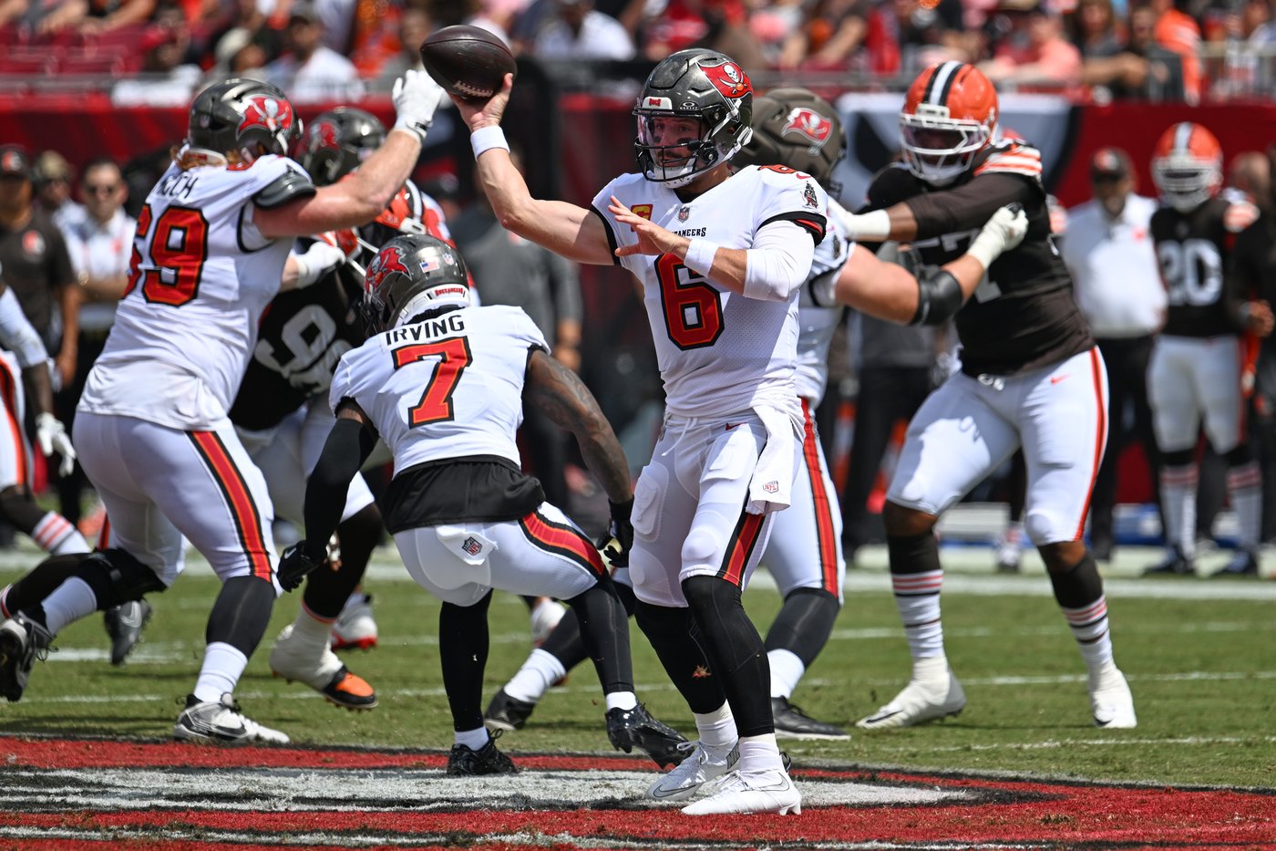 Browns-Buccaneers delayed by lightning at 2-minute warning | iNFOnews.ca Browns-Buccaneers delayed by lightning at 2-minute warning | iNFOnews.ca