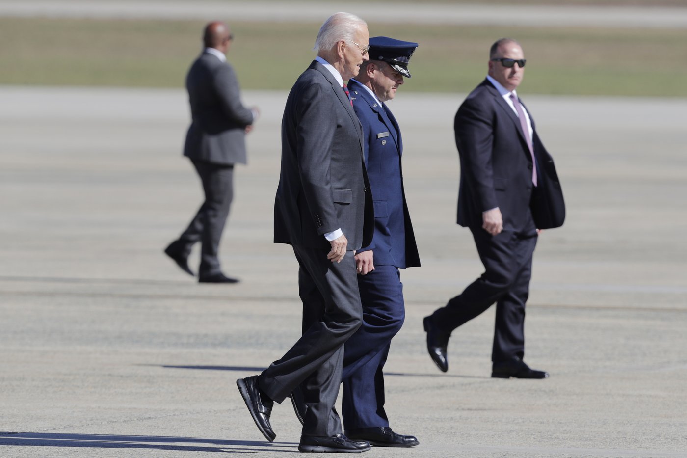 Biden and Bernie Sanders highlight lower prescription drug costs in New Hampshire stop | iNFOnews.ca