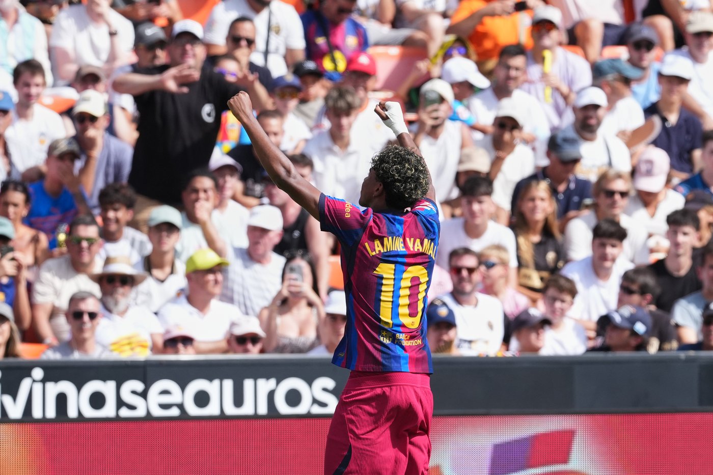 Valencia fans call players 'mercenaries' after demoralizing home loss to Barcelona | iNFOnews.ca