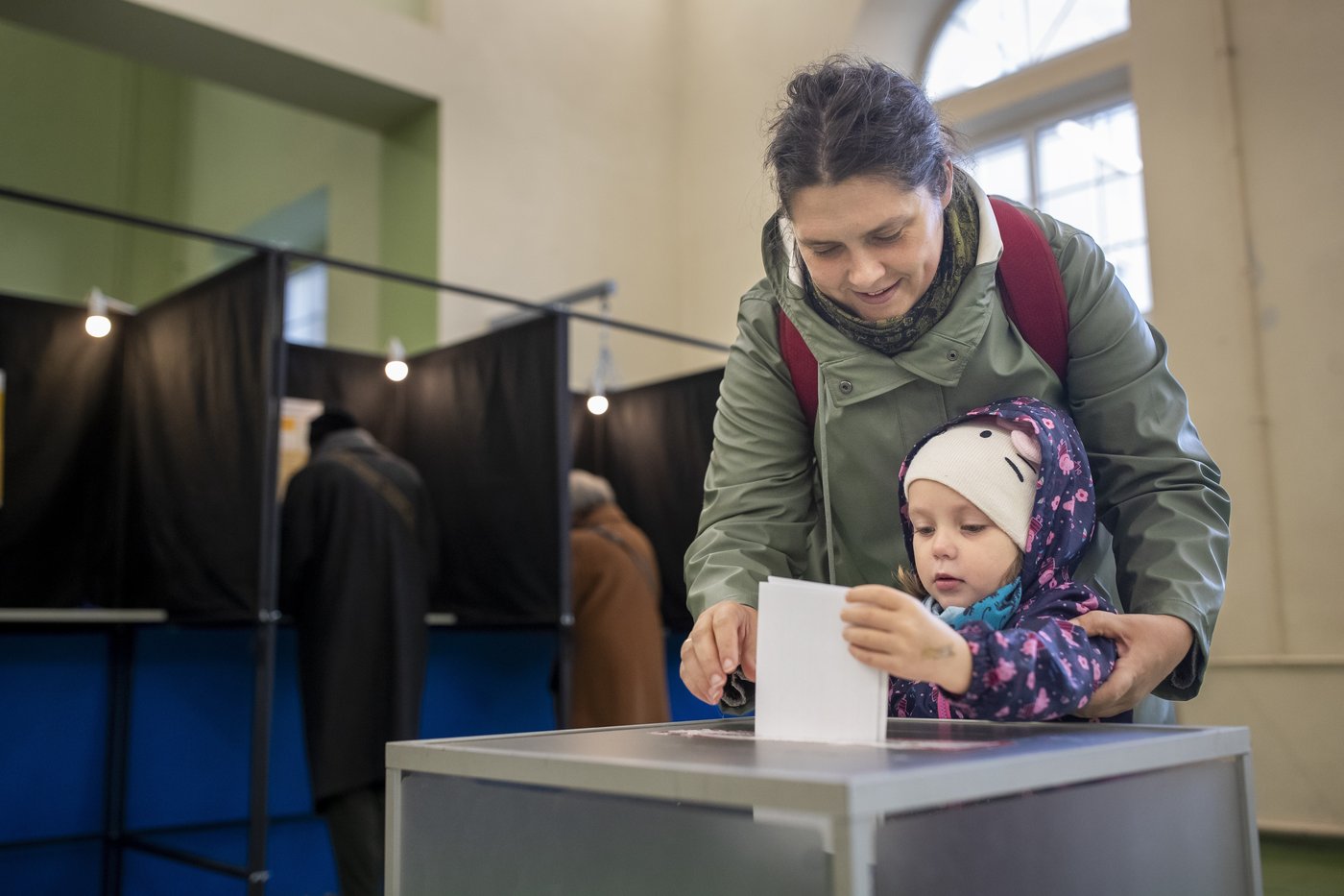 Lithuanians vote in parliamentary election with many looking for change despite a strong economy | iNFOnews.ca