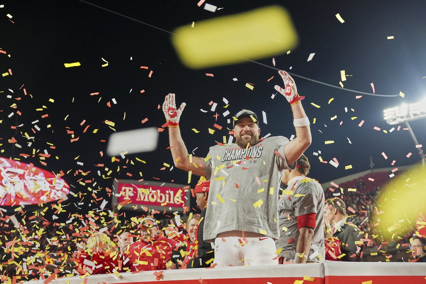 Chiefs have 2 more calls go their way in another playoff win | iNFOnews.ca