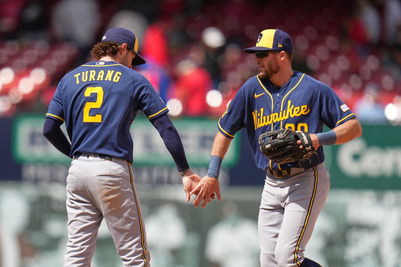 Ashby ties Sale for big league lead with 6th win as Brewers defeat Cardinals 6-2 | iNFOnews.ca