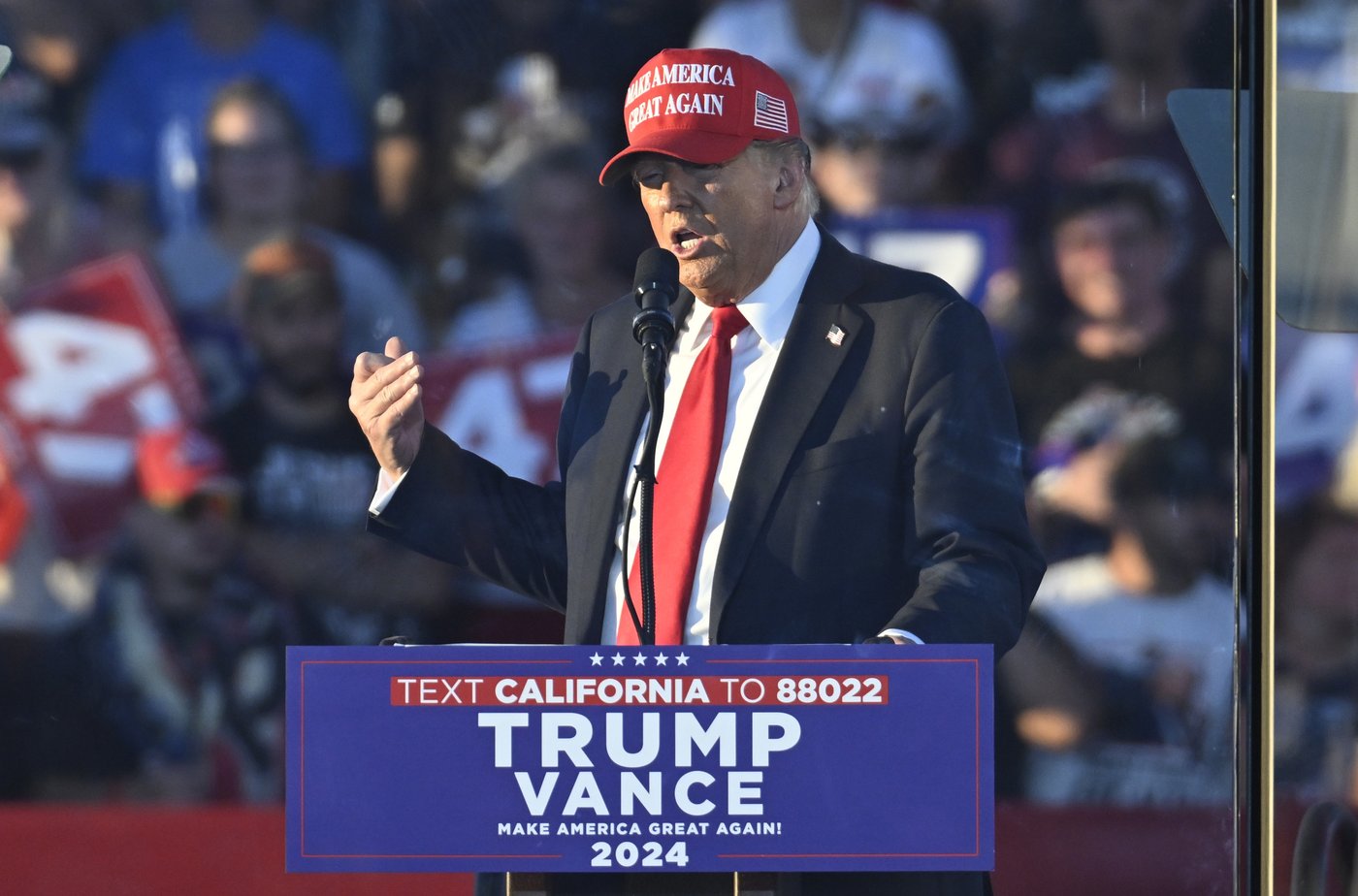 Trump suggests a protester may get 'the hell knocked out of her' by her parents | iNFOnews.ca