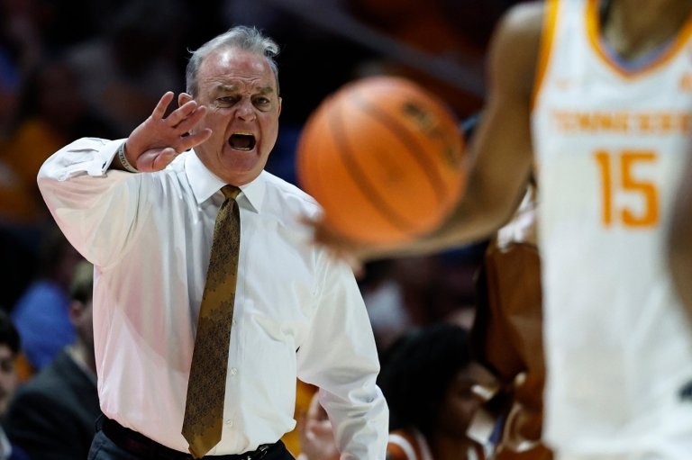 Frustrated college basketball coaches aren't holding back on publicly criticizing their teams | iNFOnews.ca