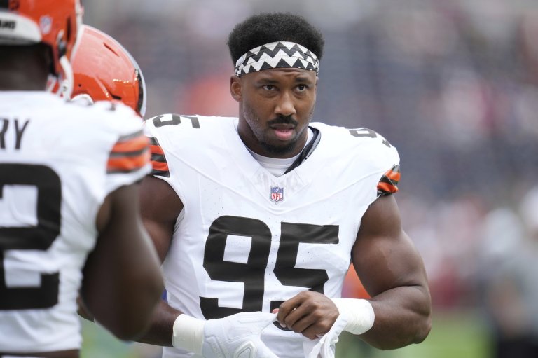 Myles Garrett's status for Browns' opener uncertain after missing practice because of hip injury | iNFOnews.ca