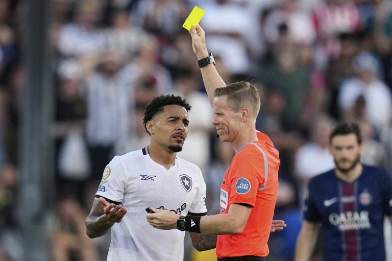 Canadian Drew Fischer named MLS's top referee for a second year in a row | iNFOnews.ca