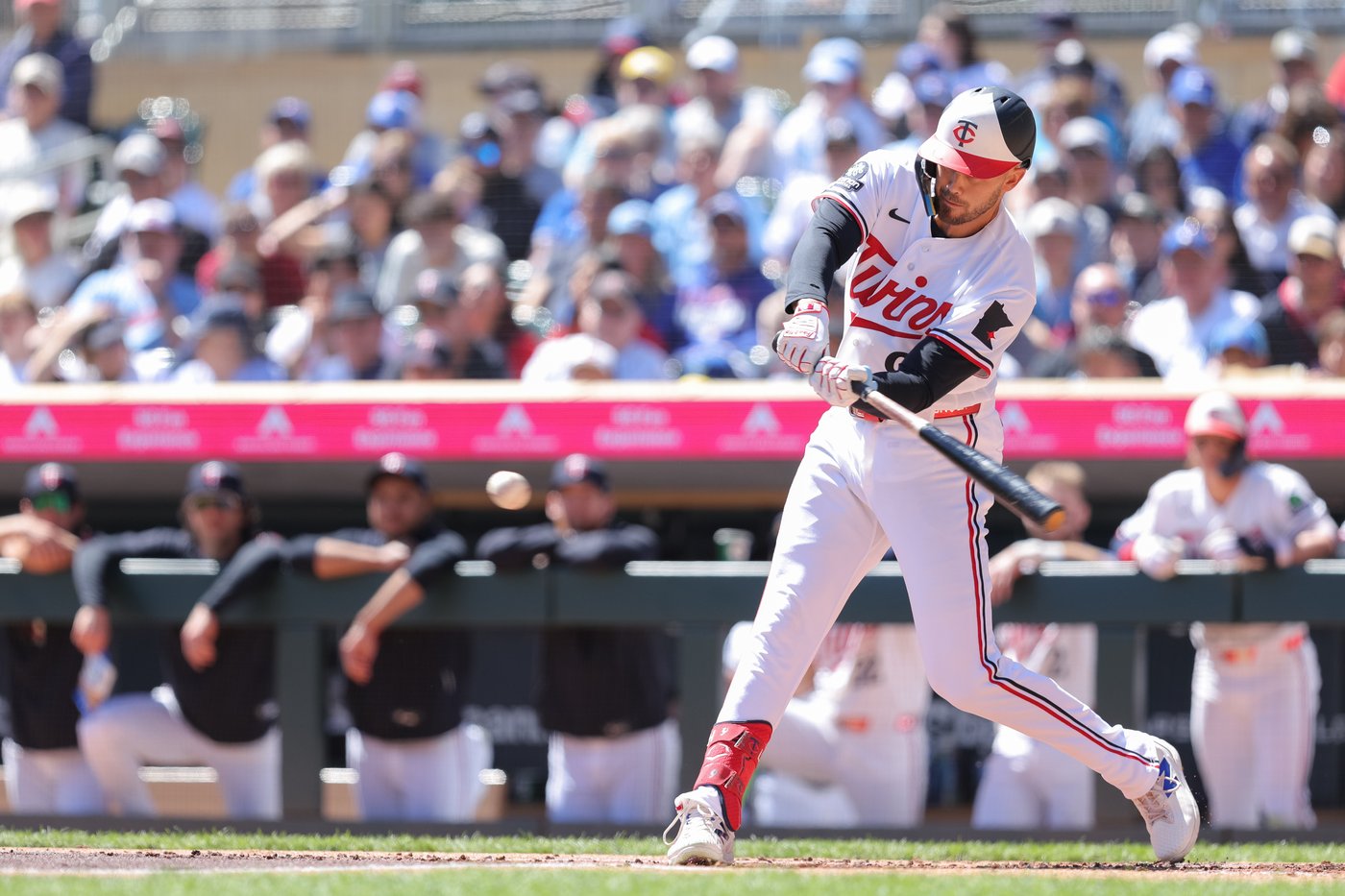 Twins hold on to beat Blue Jays 4-3 after Ryan leaves with elbow soreness | iNFOnews.ca Twins hold on to beat Blue Jays 4-3 after Ryan leaves with elbow soreness | iNFOnews.ca