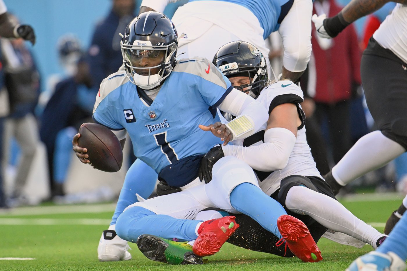 Cam Ward and Titans visit Shedeur Sanders and Browns in a matchup of rookie QBs | iNFOnews.ca