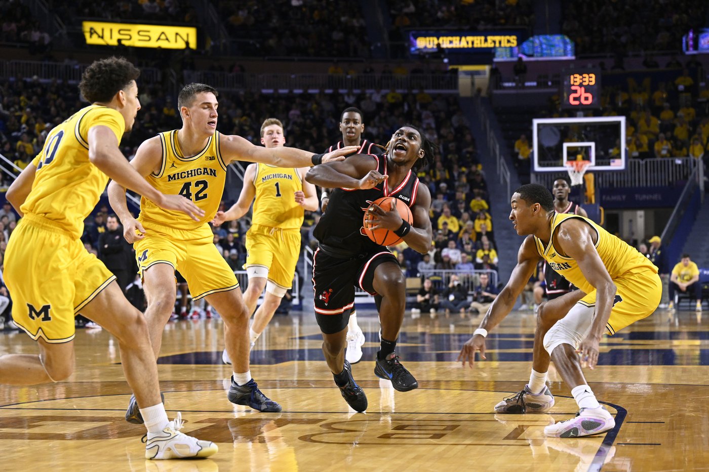 Michigan rolls to 112-64 victory over Western Kentucky | iNFOnews.ca