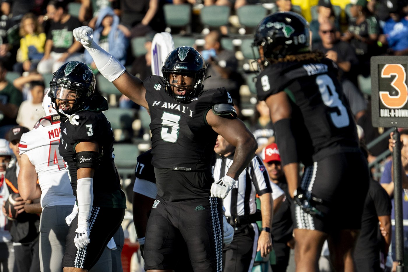 Hajj-Malik Williams helps UNLV hold on for 29-27 victory over Hawaii | iNFOnews.ca