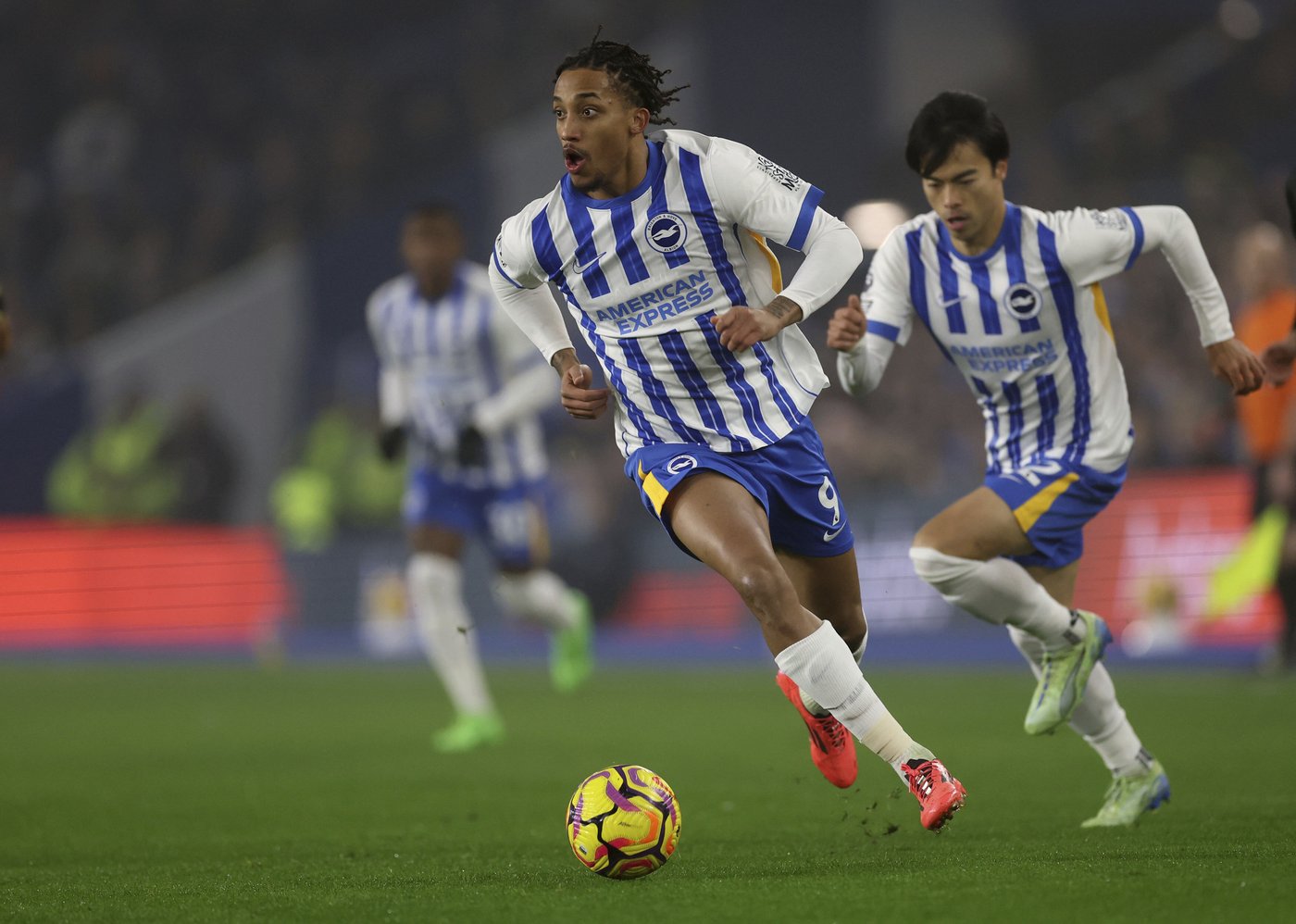 Arsenal moves up to second in the Premier League with a 1-0 win over Ipswich | iNFOnews.ca