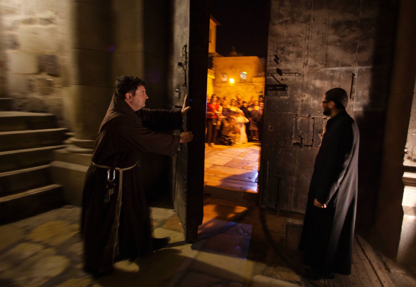 An AP reporter spends the night locked inside Jerusalem's holiest church with clergy and pilgrims | iNFOnews.ca