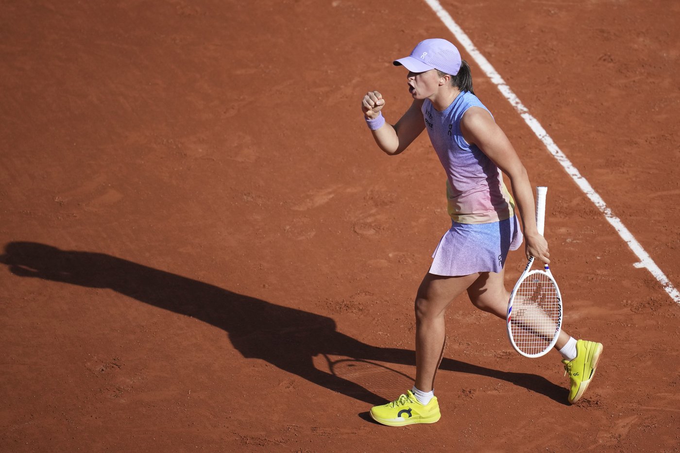 French Open 2025: Iga Swiatek beats Emma Raducanu to extend her bid for a 4th straight title | iNFOnews.ca French Open 2025: Iga Swiatek beats Emma Raducanu to extend her bid for a 4th straight title | iNFOnews.ca