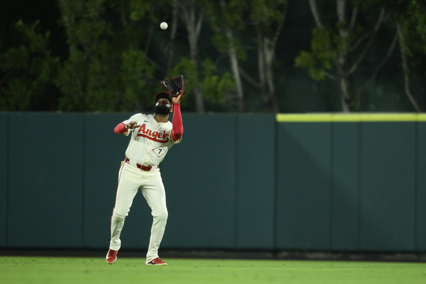 Astros score winning run on a wild pitch for a 3-2, 10-inning victory over Angels | iNFOnews.ca