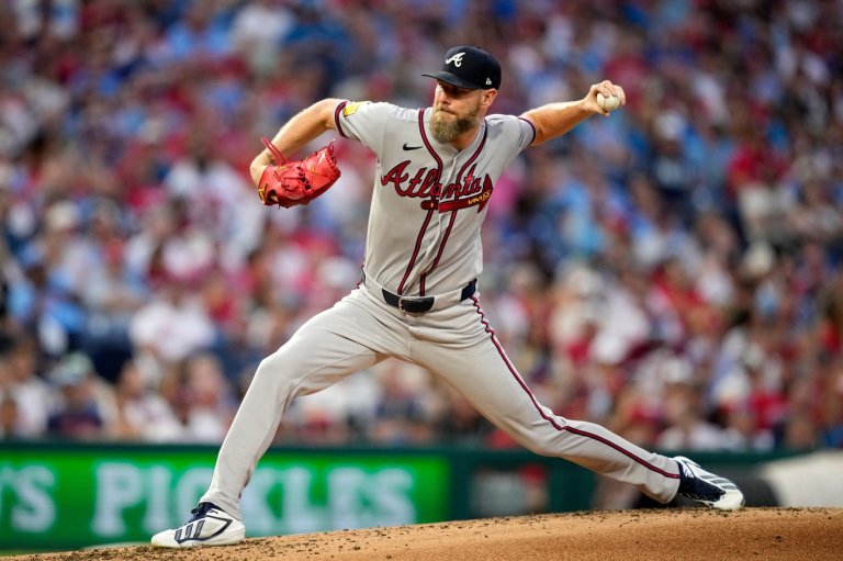 Sale outduels Sánchez, Braves beat Phillies 5-2 and extend lead to 5 games in NL East | iNFOnews.ca