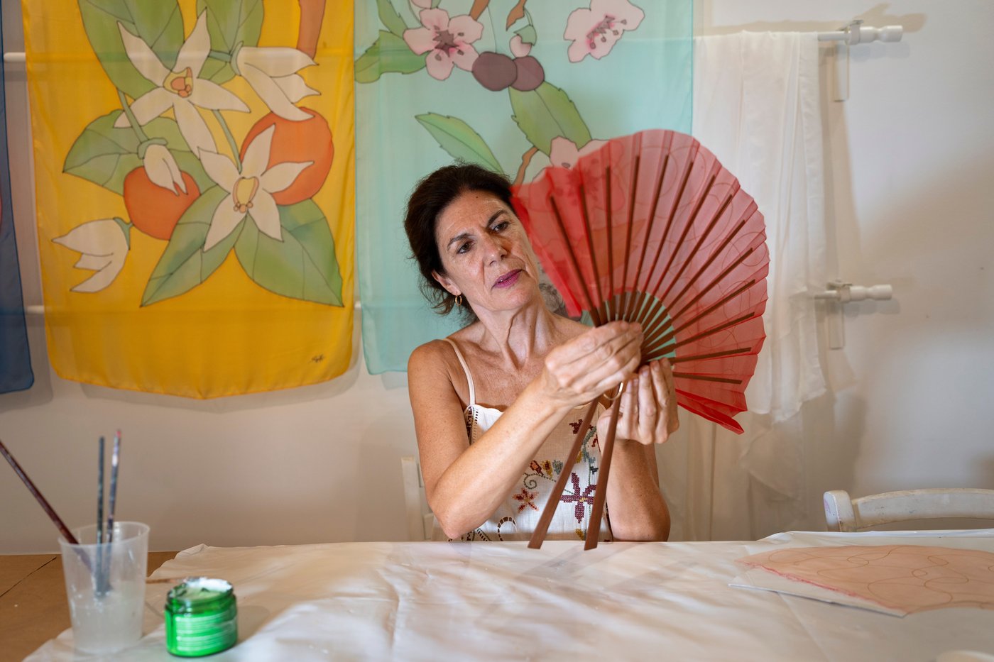 Old-fashioned hand fans make a comeback as Spain swelters, in photos | iNFOnews.ca