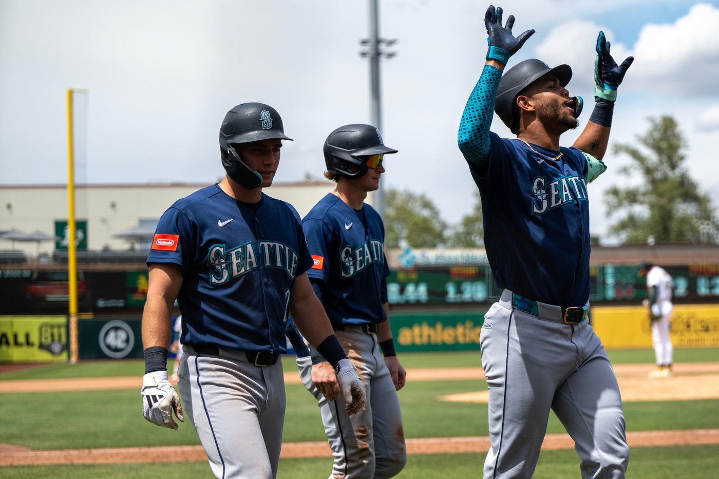 Refsnyder, Rodríguez hit 3-run HRs as Mariners top Athletics 9-1, move into 1st place in AL West | iNFOnews.ca