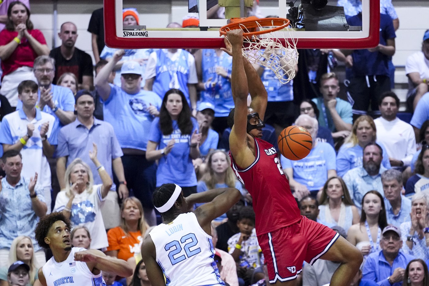RJ Davis scores 30 as No. 12 Tar Heels erase 21-point deficit to beat Dayton 92-90 | iNFOnews.ca