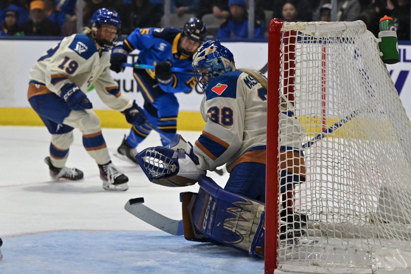 Goldeneyes hold off Sceptres, snap two-game skid in 3-2 win | iNFOnews.ca Goldeneyes hold off Sceptres, snap two-game skid in 3-2 win | iNFOnews.ca