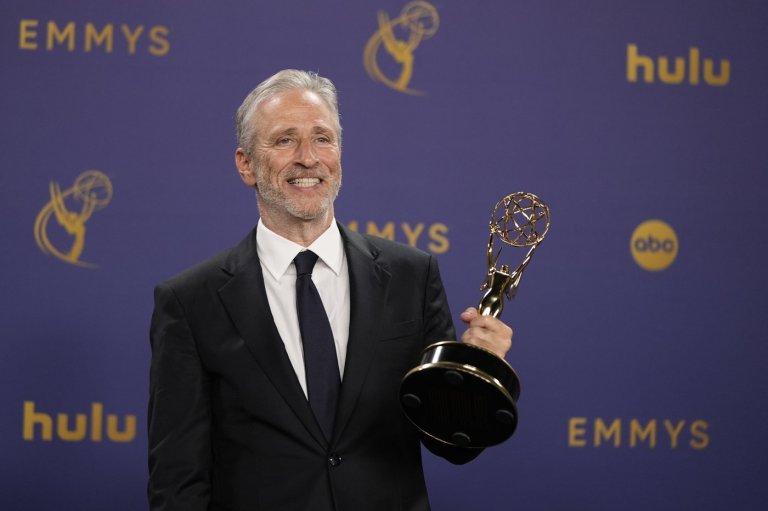 Jon Stewart to host 'The Daily Show' in rare mid-week appearance a day after Kimmel suspension | iNFOnews.ca