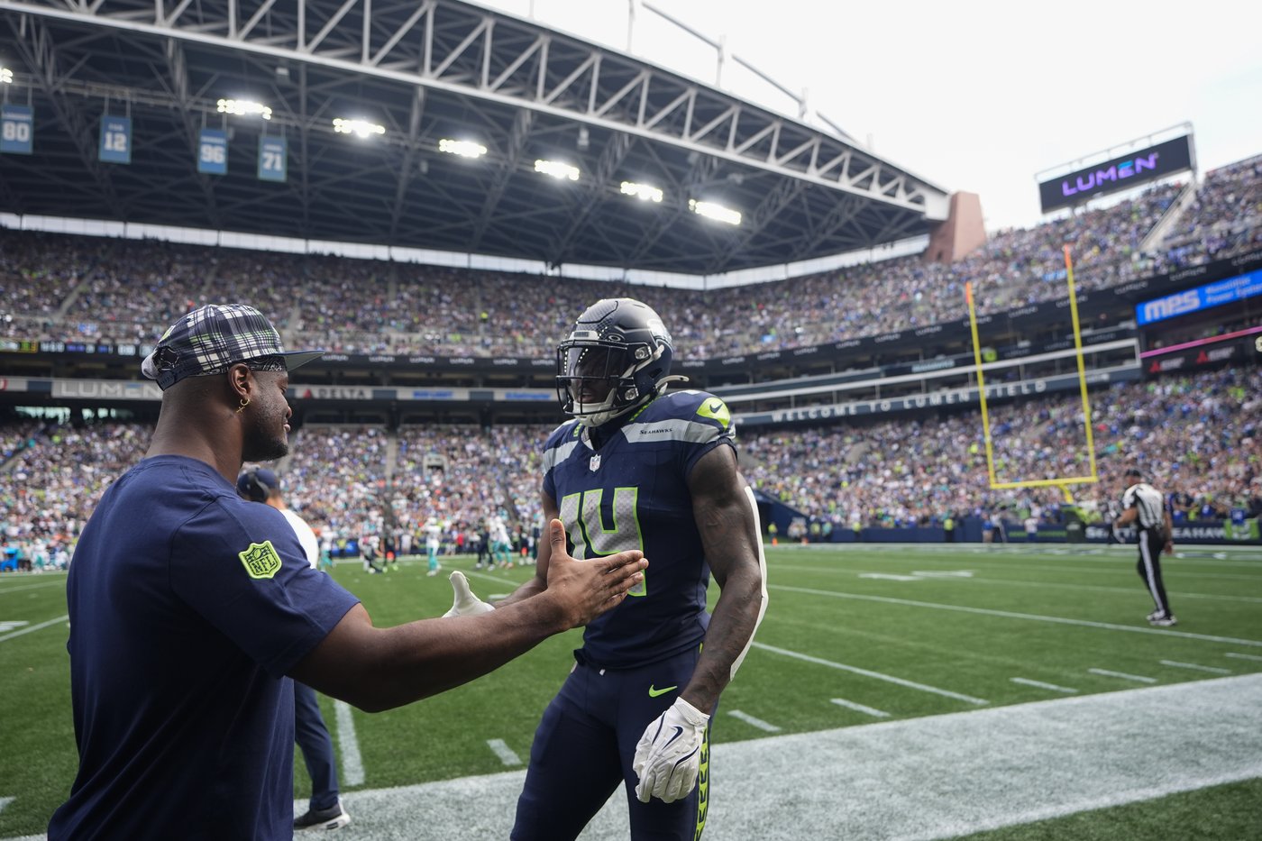 Seahawks roll to 24-3 win over Dolphins as Miami deals with another QB injury | iNFOnews.ca