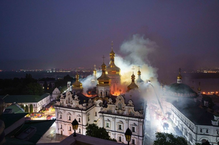 Large-scale Russian attack sparks fire at historic monastery and other sites in Ukraine, in photos | iNFOnews.ca