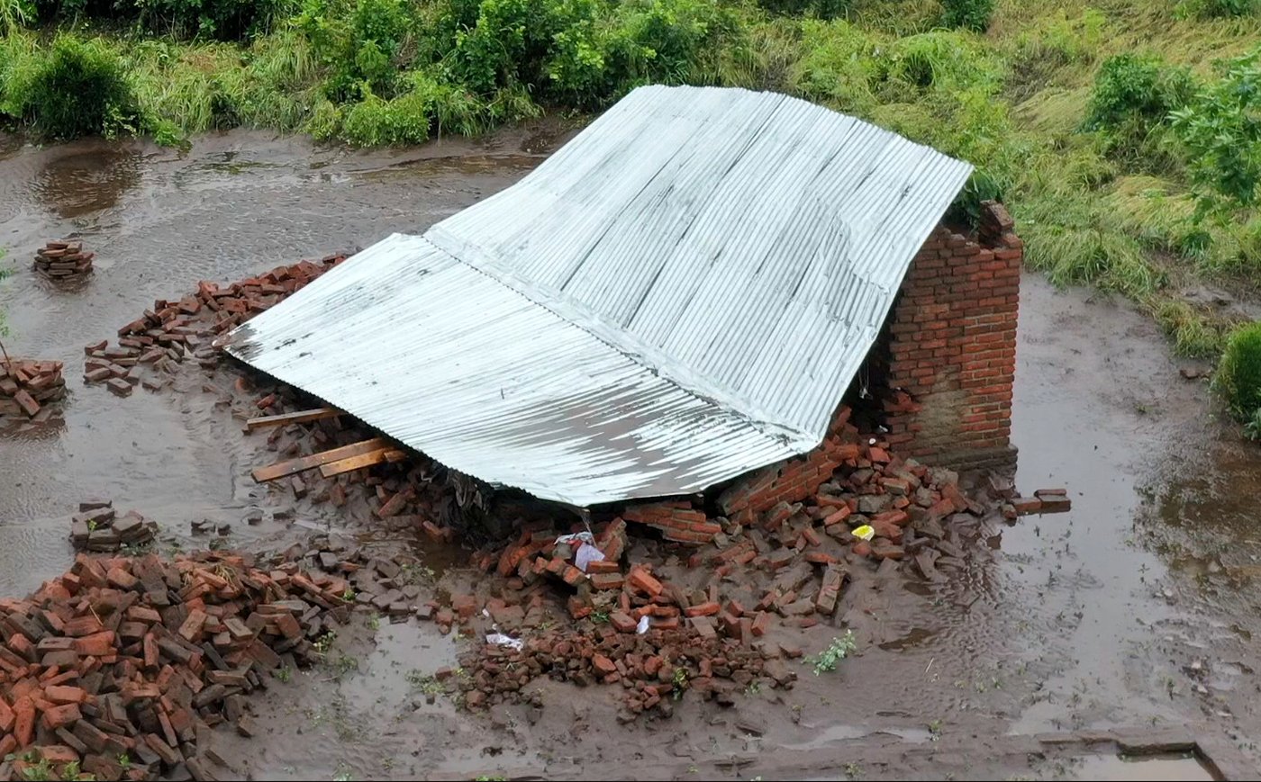 Floods in Mozambique displace more than 300,000 people in one province, governor says | iNFOnews.ca