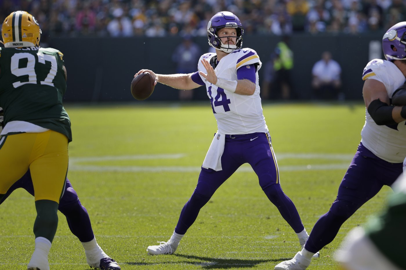 Goff's perfect night and Daniels' fast start contribute to record pace for completion percentage | iNFOnews.ca