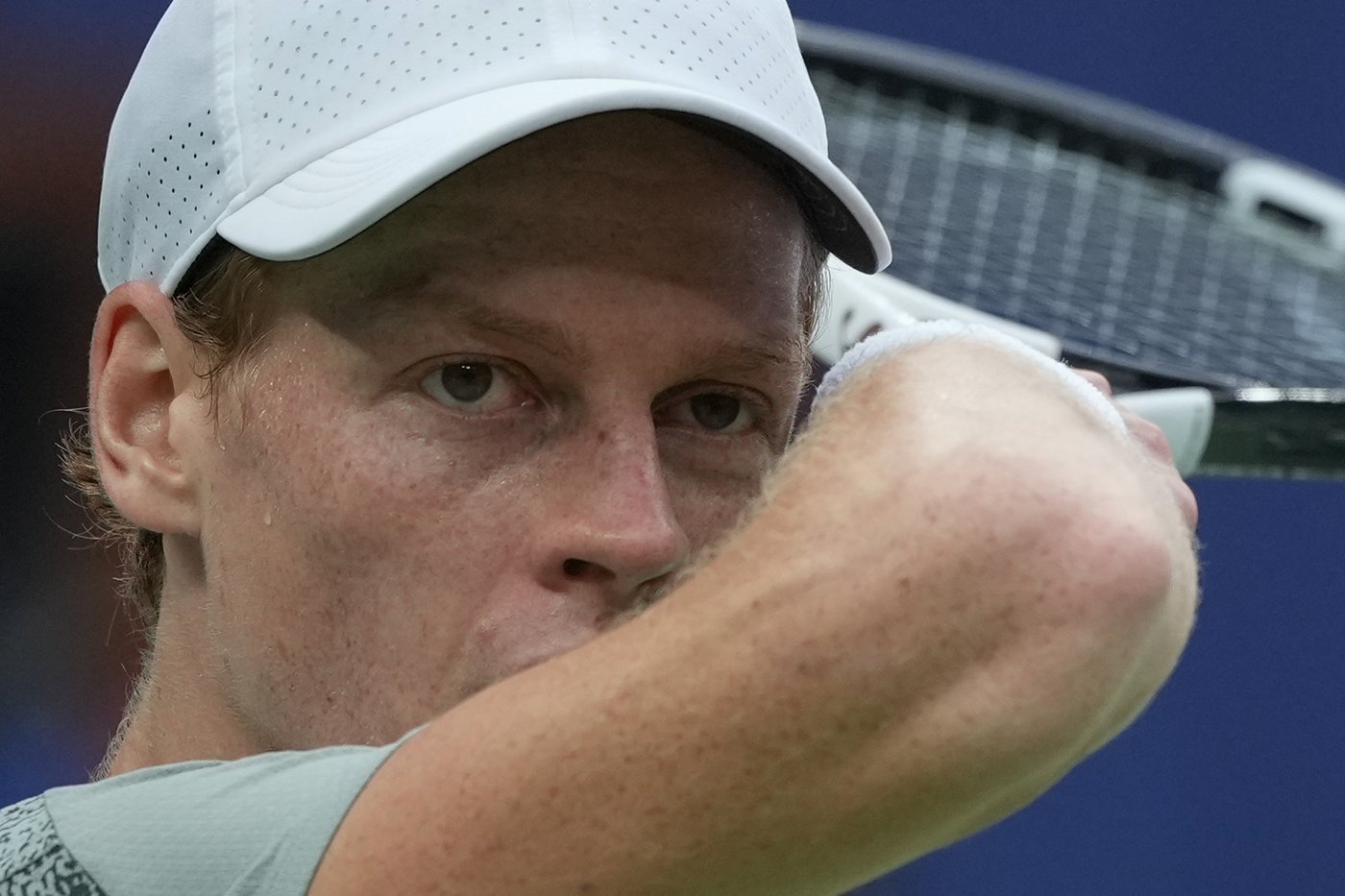 Alcaraz upset by Machac in Shanghai and Sabalenka rallies in Wuhan | iNFOnews.ca Alcaraz upset by Machac in Shanghai and Sabalenka rallies in Wuhan | iNFOnews.ca