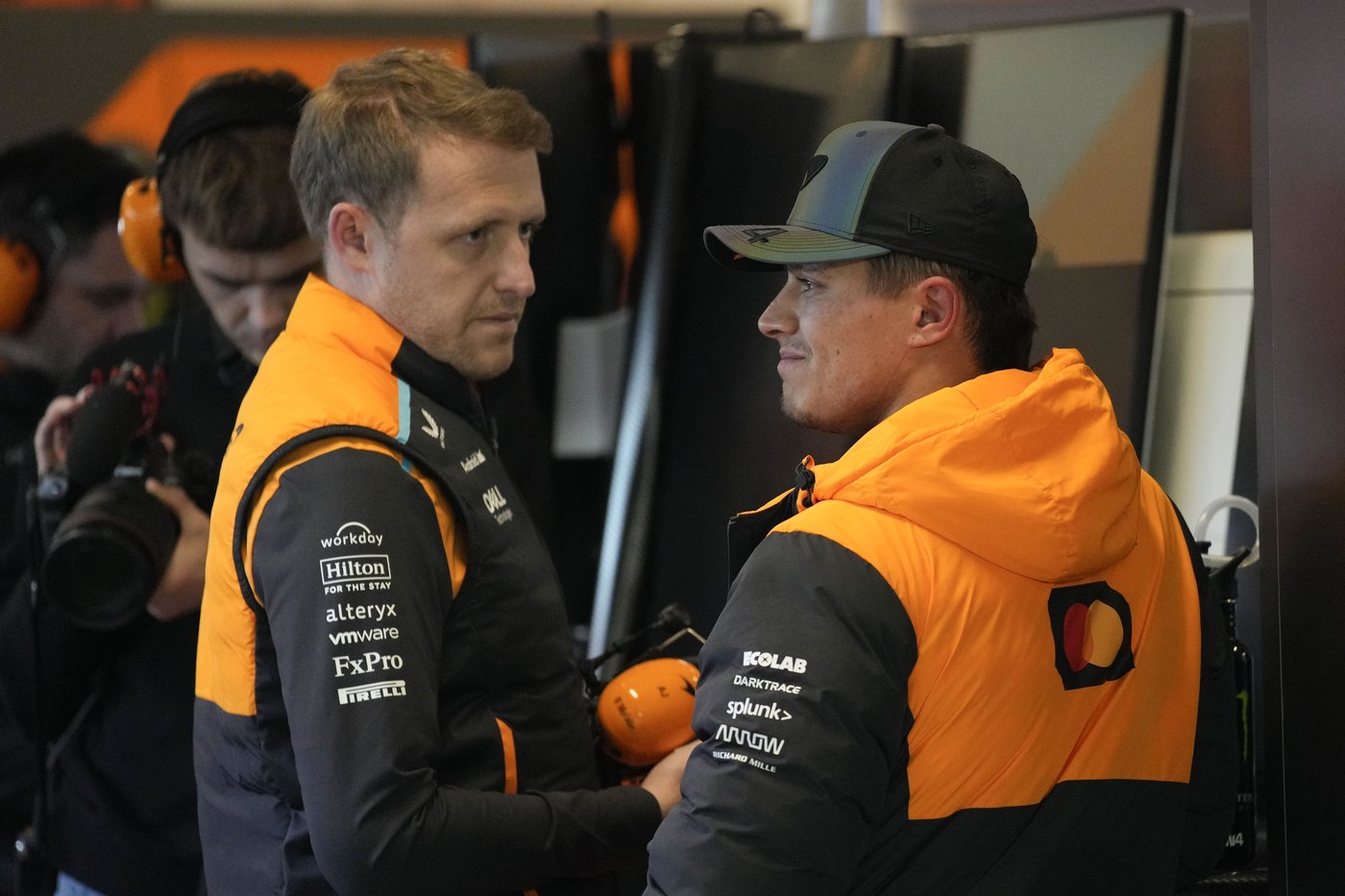 Russell puts Mercedes on pole at Las Vegas and Verstappen nips Norris in championship battle | iNFOnews.ca Russell puts Mercedes on pole at Las Vegas and Verstappen nips Norris in championship battle | iNFOnews.ca