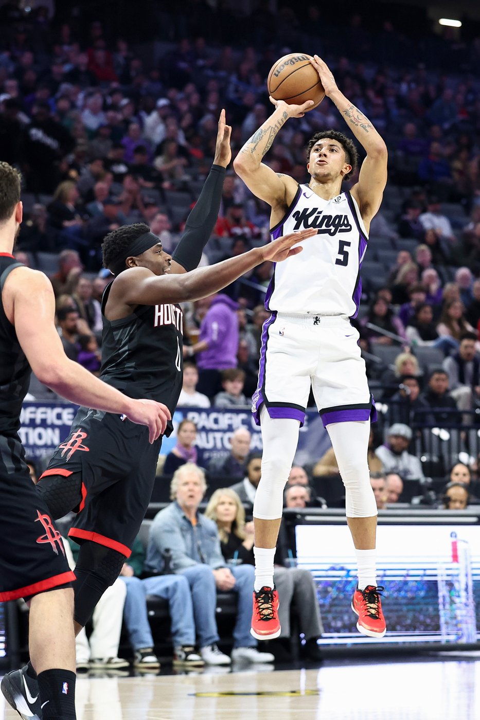 DeMar DeRozan reaches 26,000 career points in Kings' victory over Rockets | iNFOnews.ca