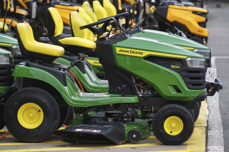 Fact File: Video spreads fake story about John Deere exiting Canada | iNFOnews.ca
