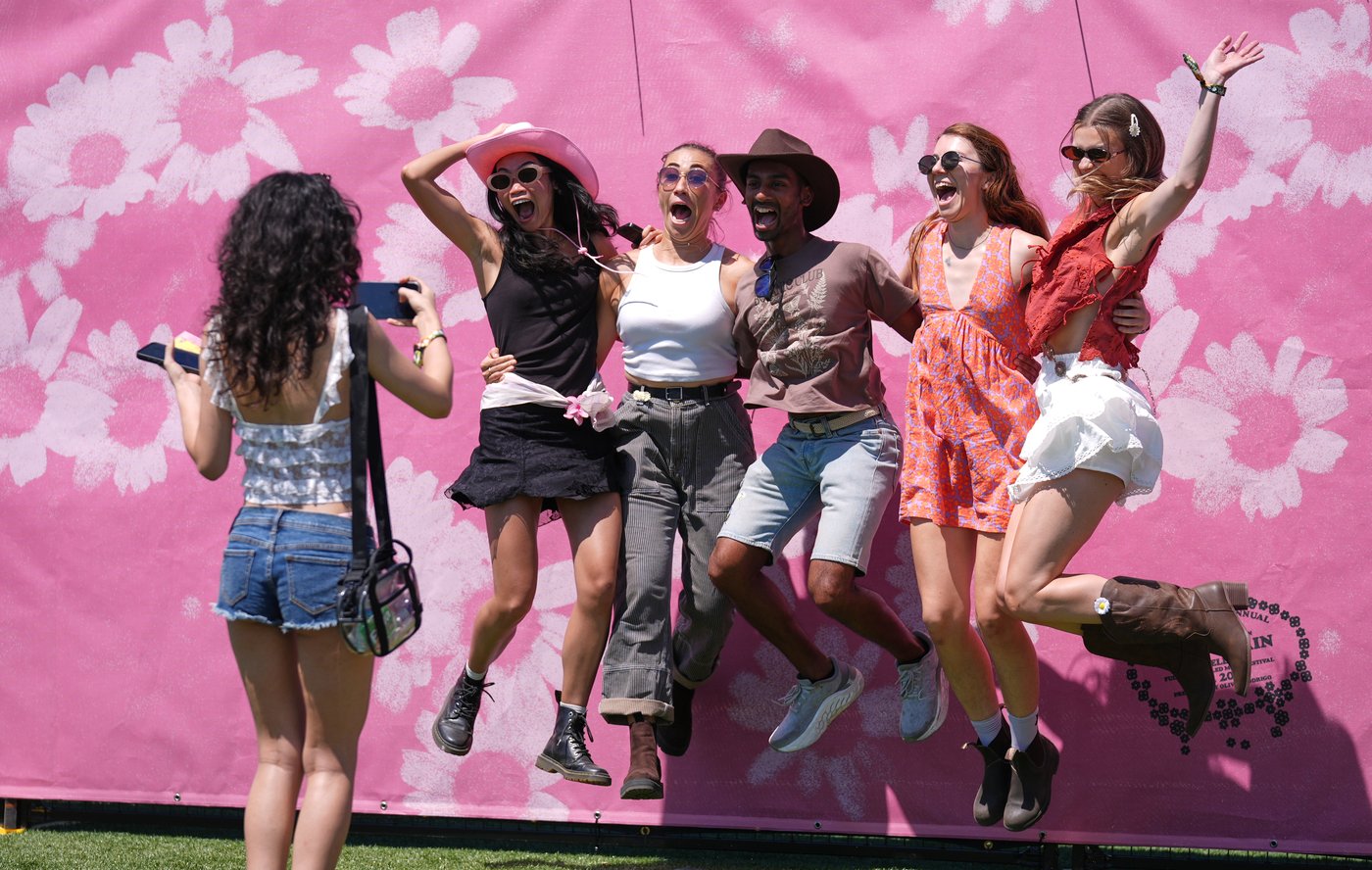 Daisy Chain Fields benefit festival rallies young fans for women’s well-being, in photos | iNFOnews.ca
