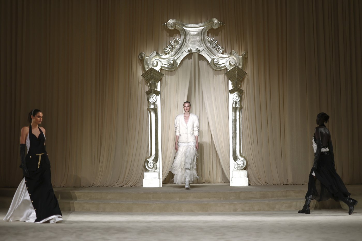 Chanel marks 110 years with style - and stars - by supersizing its couture salon in a palace | iNFOnews.ca