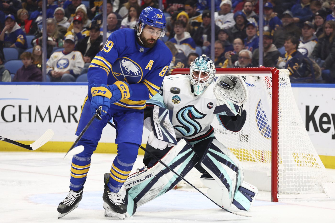 Kaapo Kakko scores twice in 3rd period in the Kraken's 6-2 victory over the Sabres | iNFOnews.ca